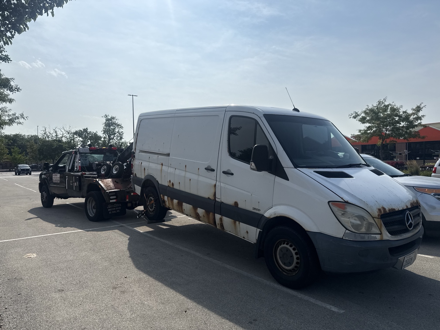 Mercedes-Benz Sprinter 2500 towed after starter failure on Chicago’s North Side