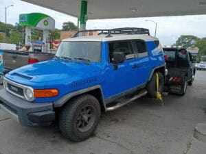 Toyota FJ Cruiser being dropped off by wheel-lift tow truck at 7130 N Western Ave in Chicago